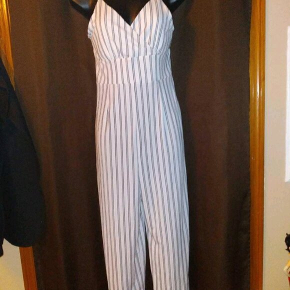 BN Garage Capri-Pant Romper ✨ - Picture 1 of 4